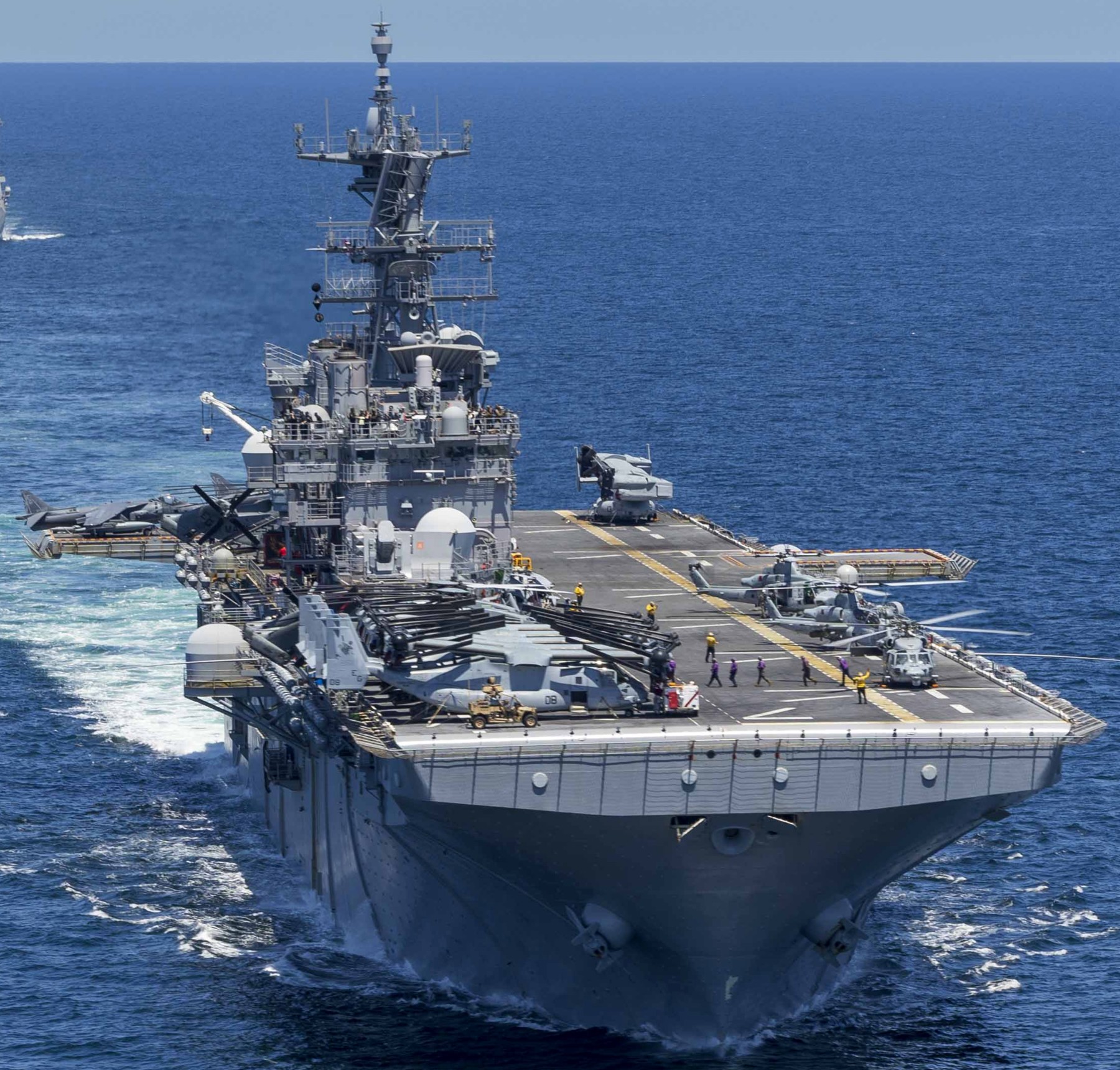 lhd-7 uss iwo jima wasp class amphibious assault ship dock landing helicopter vmm-263 rein 221