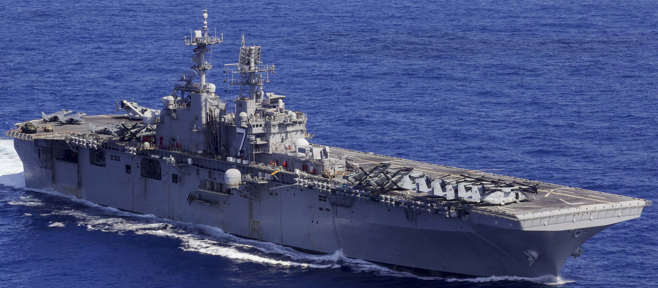 lhd-7 uss iwo jima wasp class amphibious assault ship dock landing helicopter vmm-263 rein 223