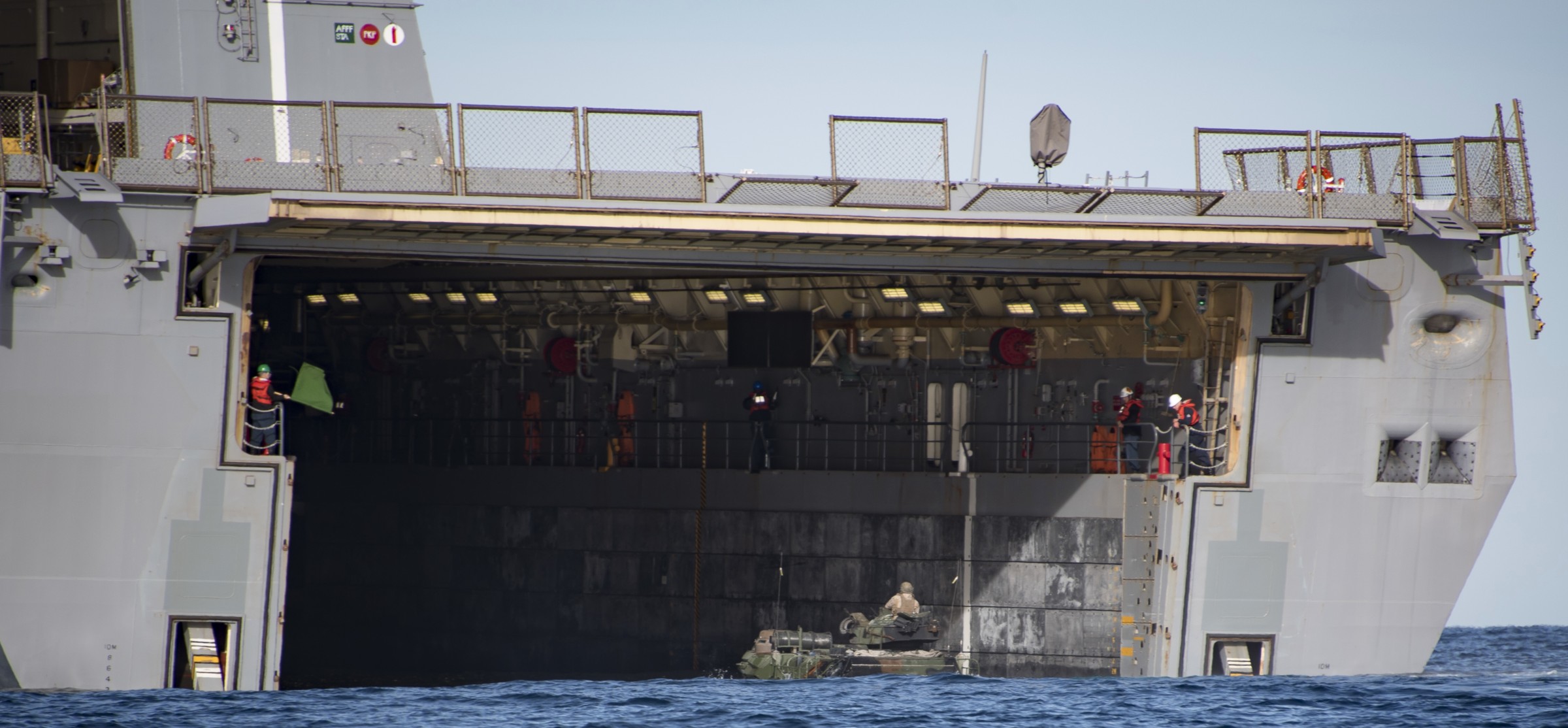 lpd-27 uss portland san antonio class amphibious transport dock landing ship platform us navy 21