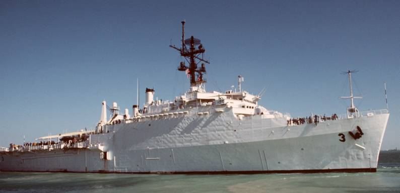 LPD AGF 3 USS La Salle departing Bahrain 1988