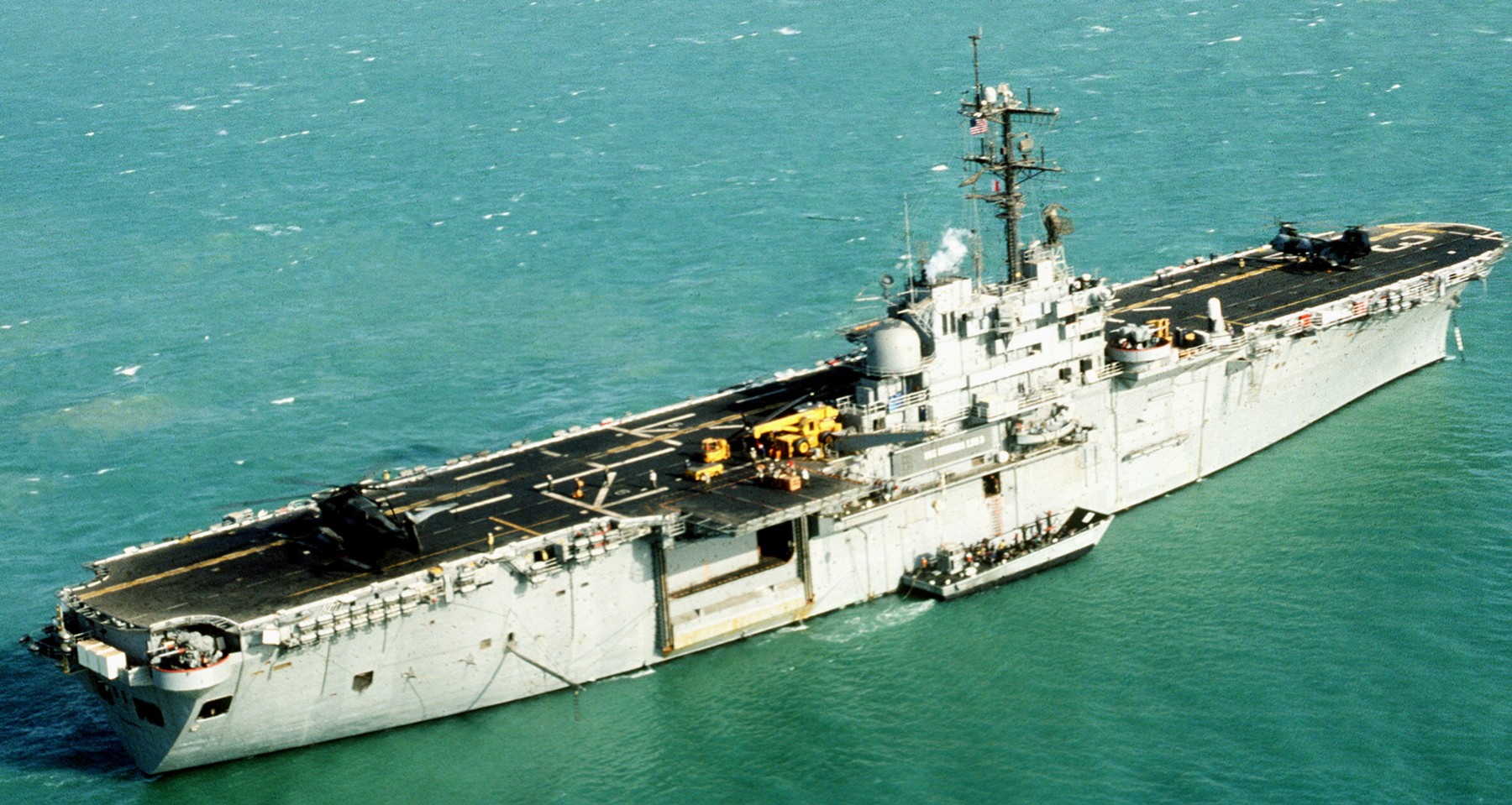 30 судна. Десантный вертолетоносец Иводзима. Авианосец Иводзима. USS Okinawa. Okinawa корабль.