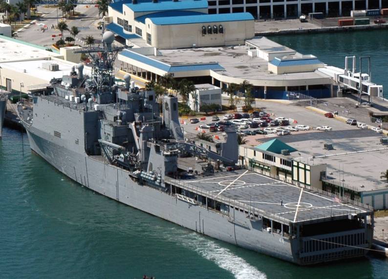 lsd 44 uss gunston hall dock landing ship port everglades florida 2007