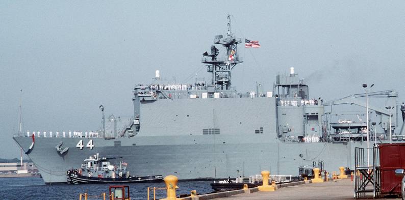 USS Gunston Hall LSD 44 Whidbey Island class dock landing ship US Navy