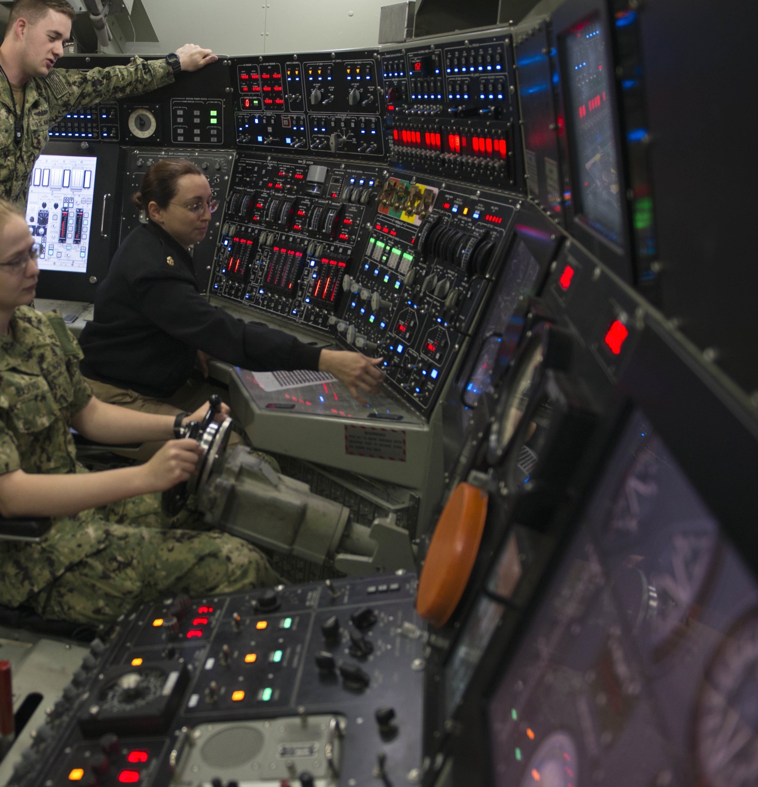 ssgn-726 uss ohio guided missile submarine us navy control console steering 121