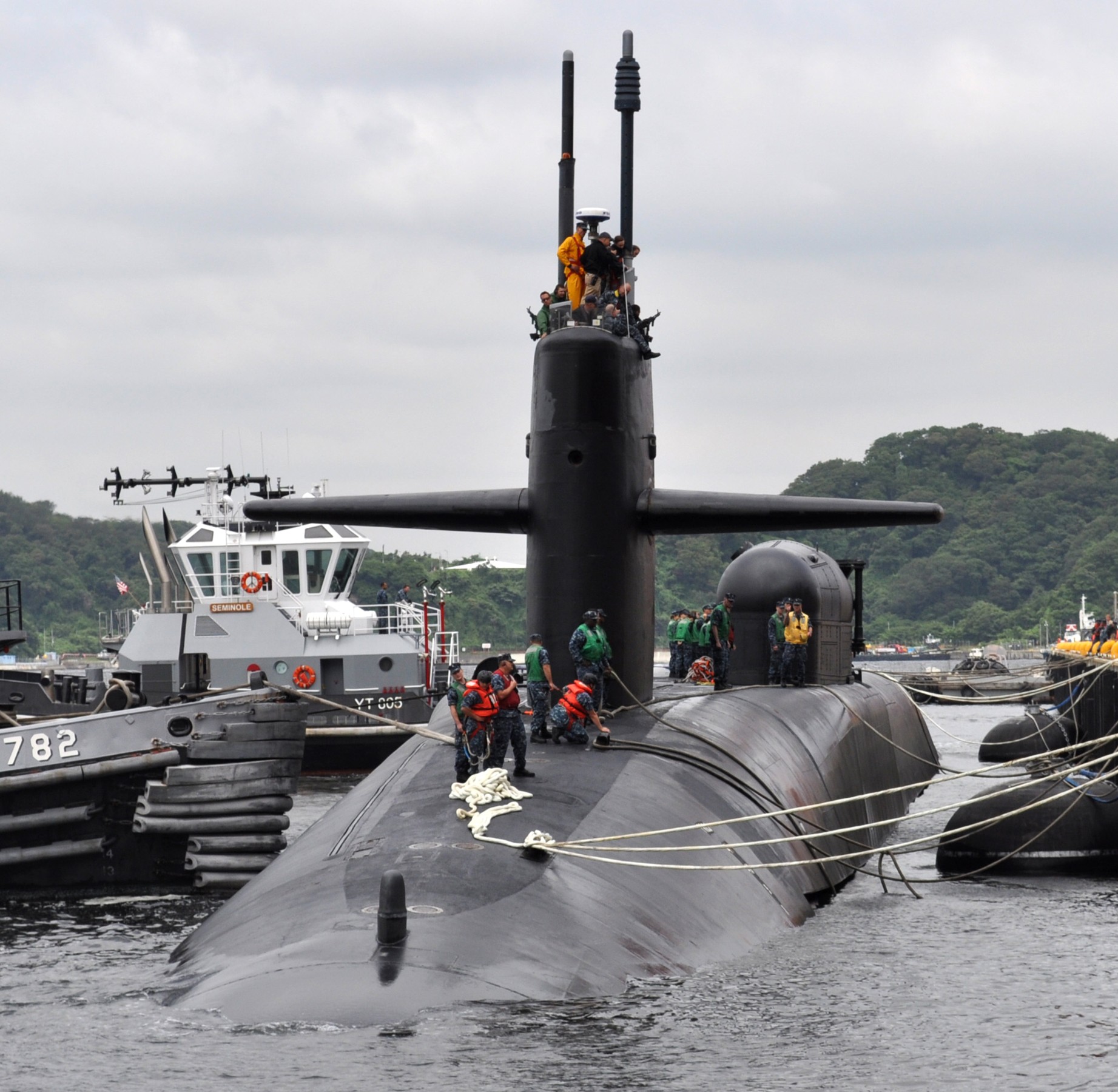 ssgn-727 uss michigan guided missile submarine 2012 32 yokosuka japan