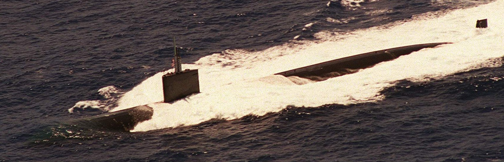 ssn-773 uss cheyenne los angeles class attack submarine rimpac 2000 04