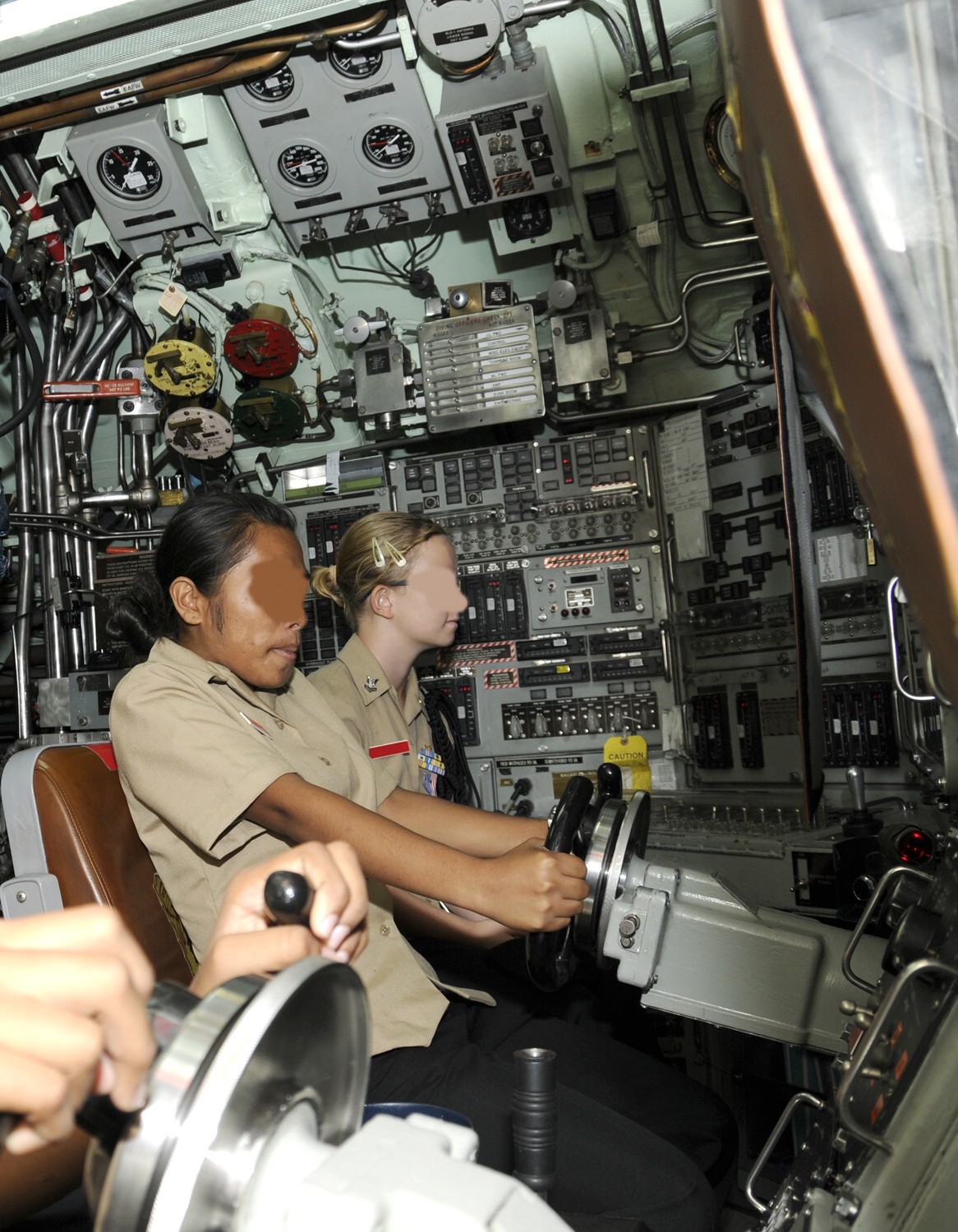 ssn-773 uss cheyenne los angeles class attack submarine steering 14