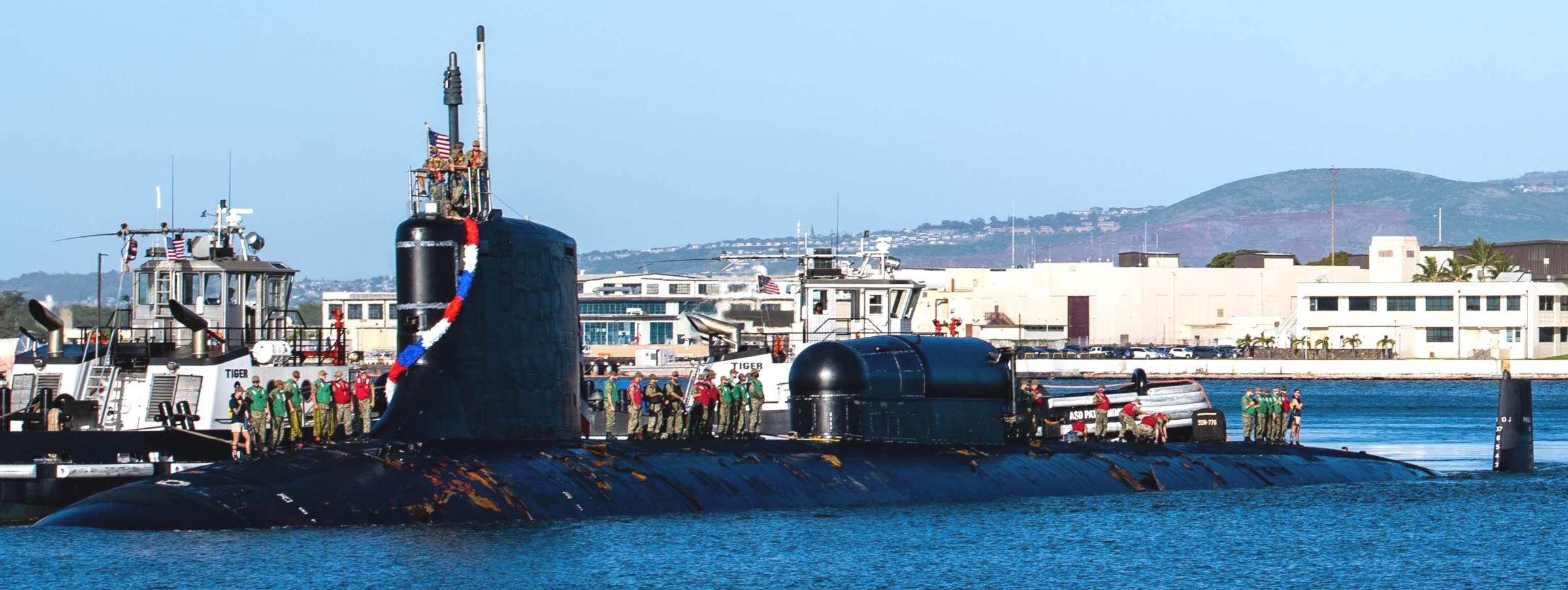 ssn-776 uss hawaii virginia class attack submarine dry-deck shelter pearl harbor 70