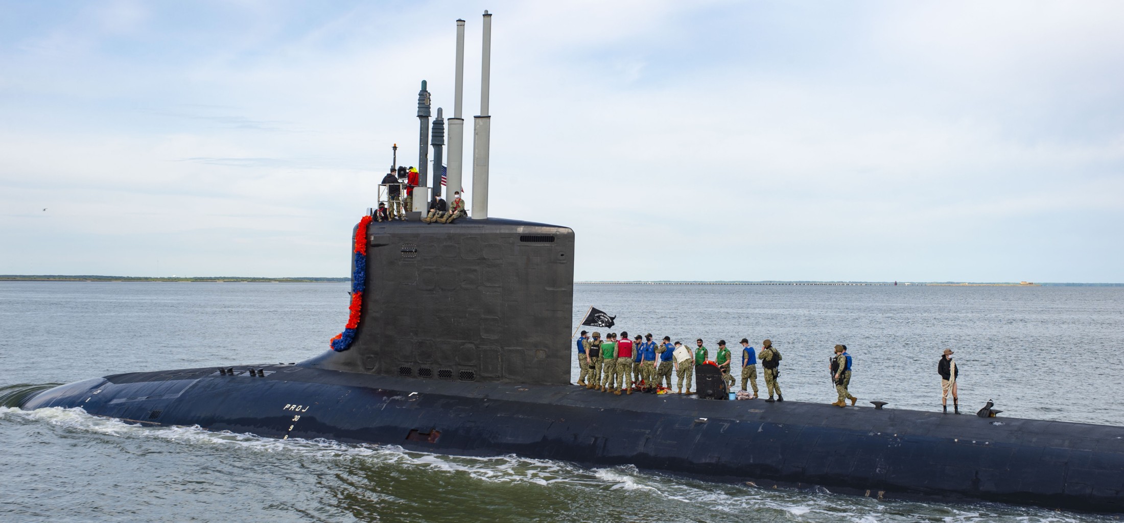 ssn-778 uss new hampshire virginia class attack submarine naval station norfolk return 43