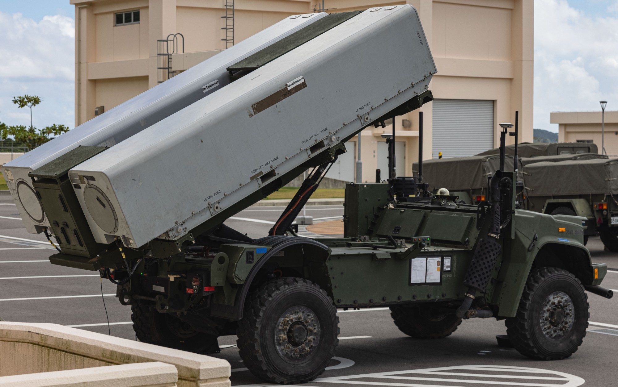 navy marine corps nmesis naval strike missile nsm coastal defence system kongsberg raytheon rogue vehicle oshkosh 04