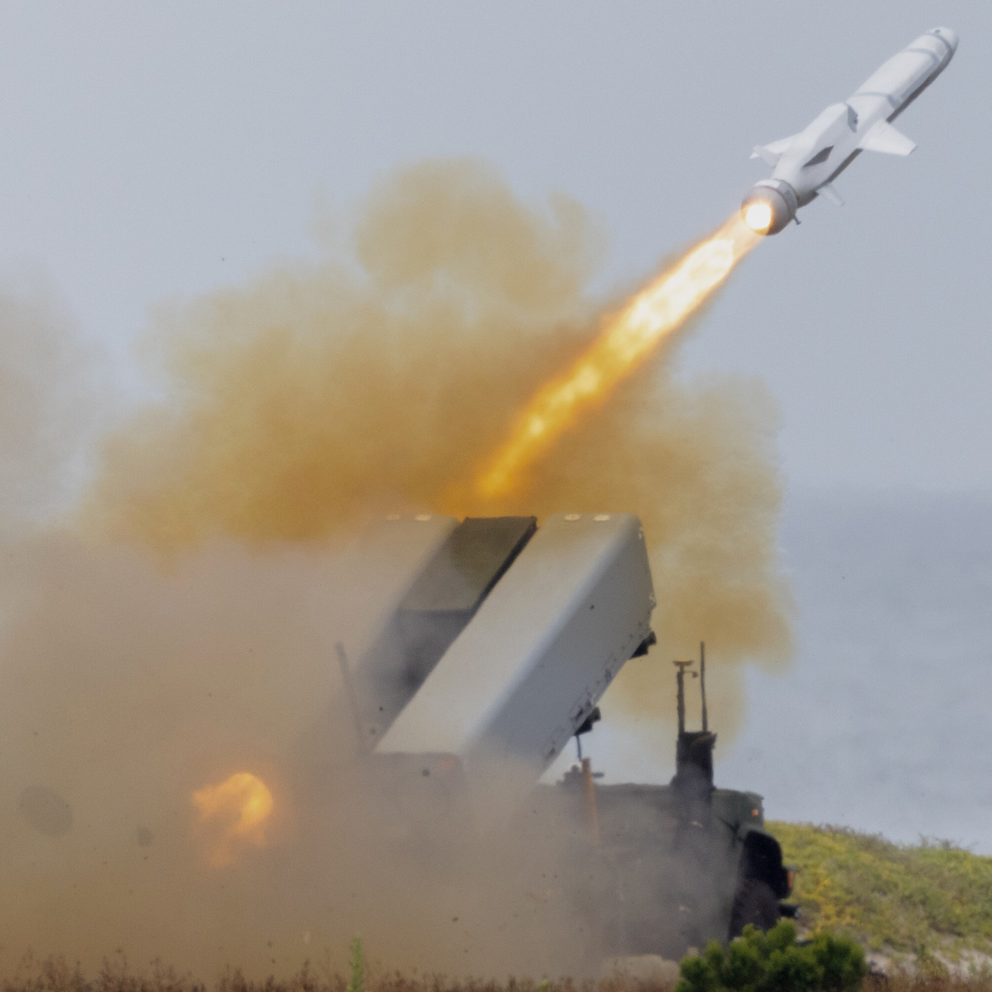 navy marine corps nmesis naval strike missile nsm coastal defence system kongsberg raytheon rogue vehicle oshkosh 08