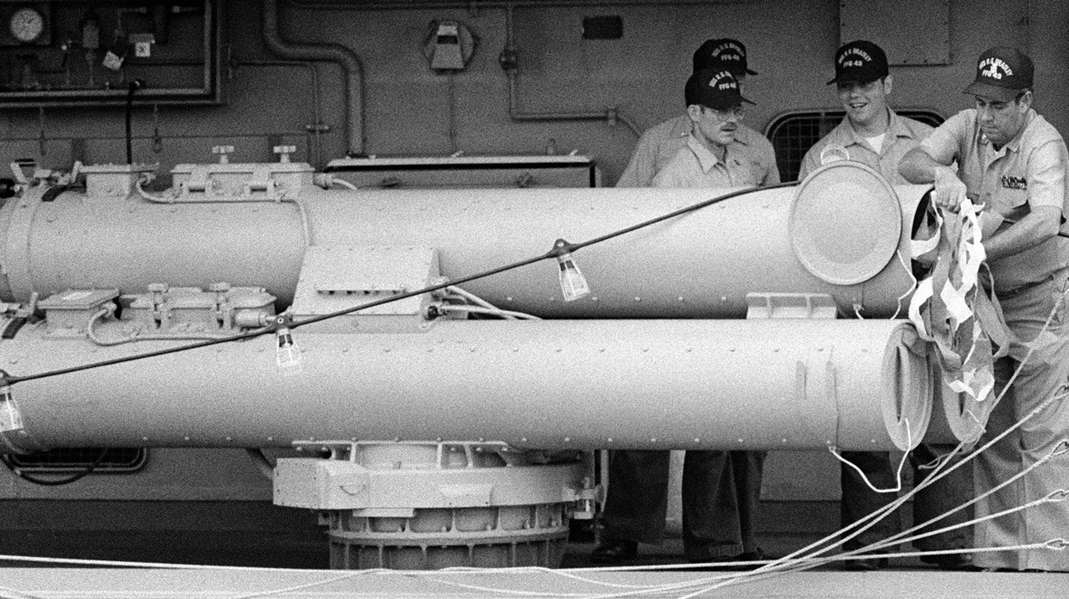 mk-32 torpedo tubes svtt 52 oliver hazard perry class frigate ffg