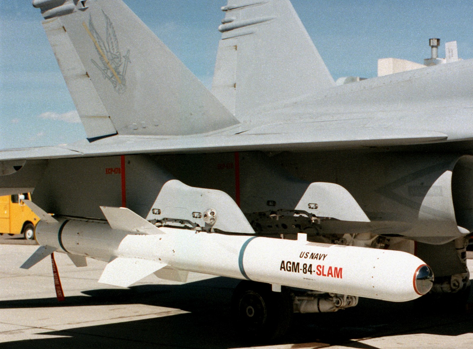 agm-84e slam harpoon ssm missile 13 f/a-18 hornet