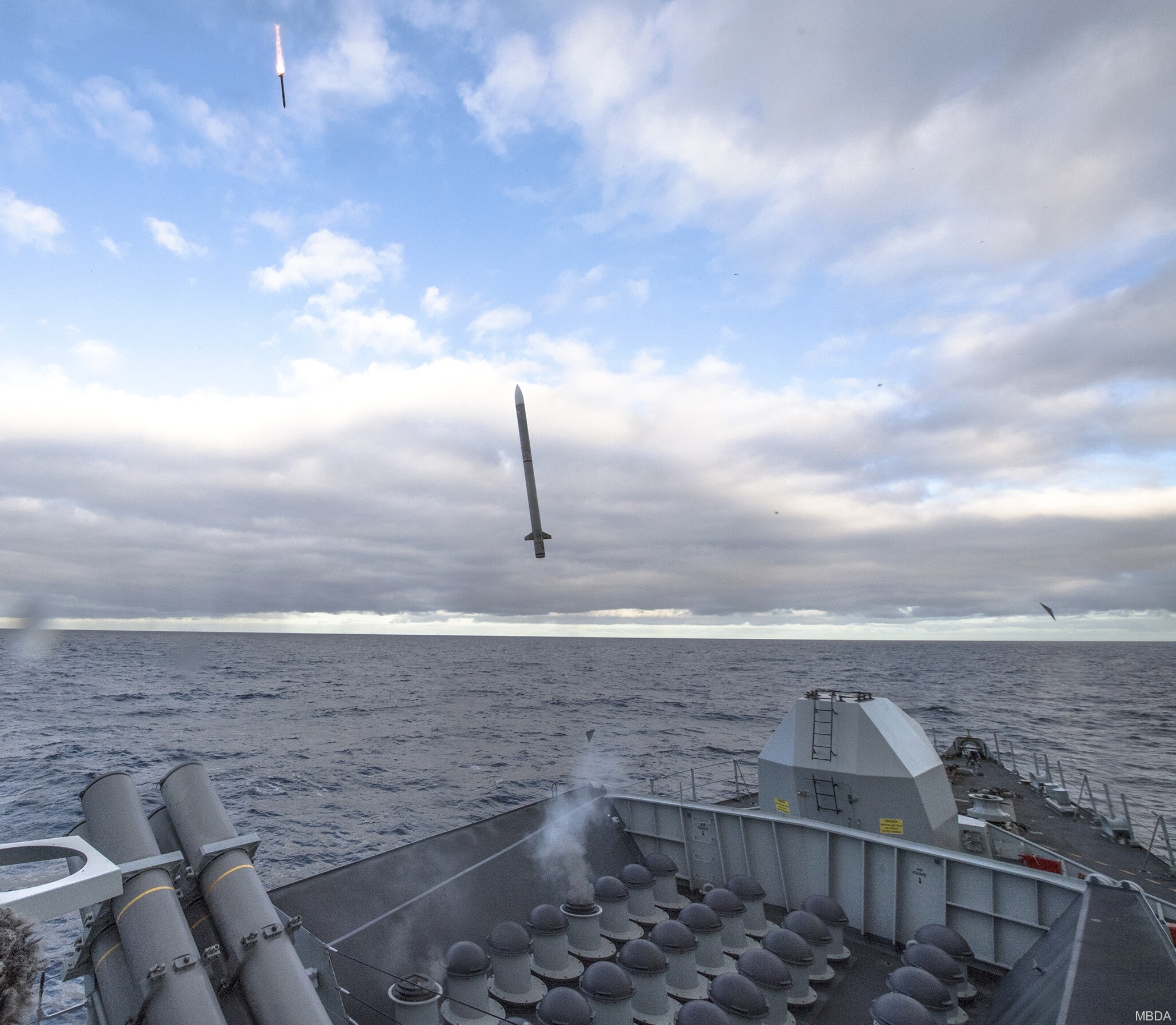 sea ceptor camm anti air defence missile system sam navy mbda 05