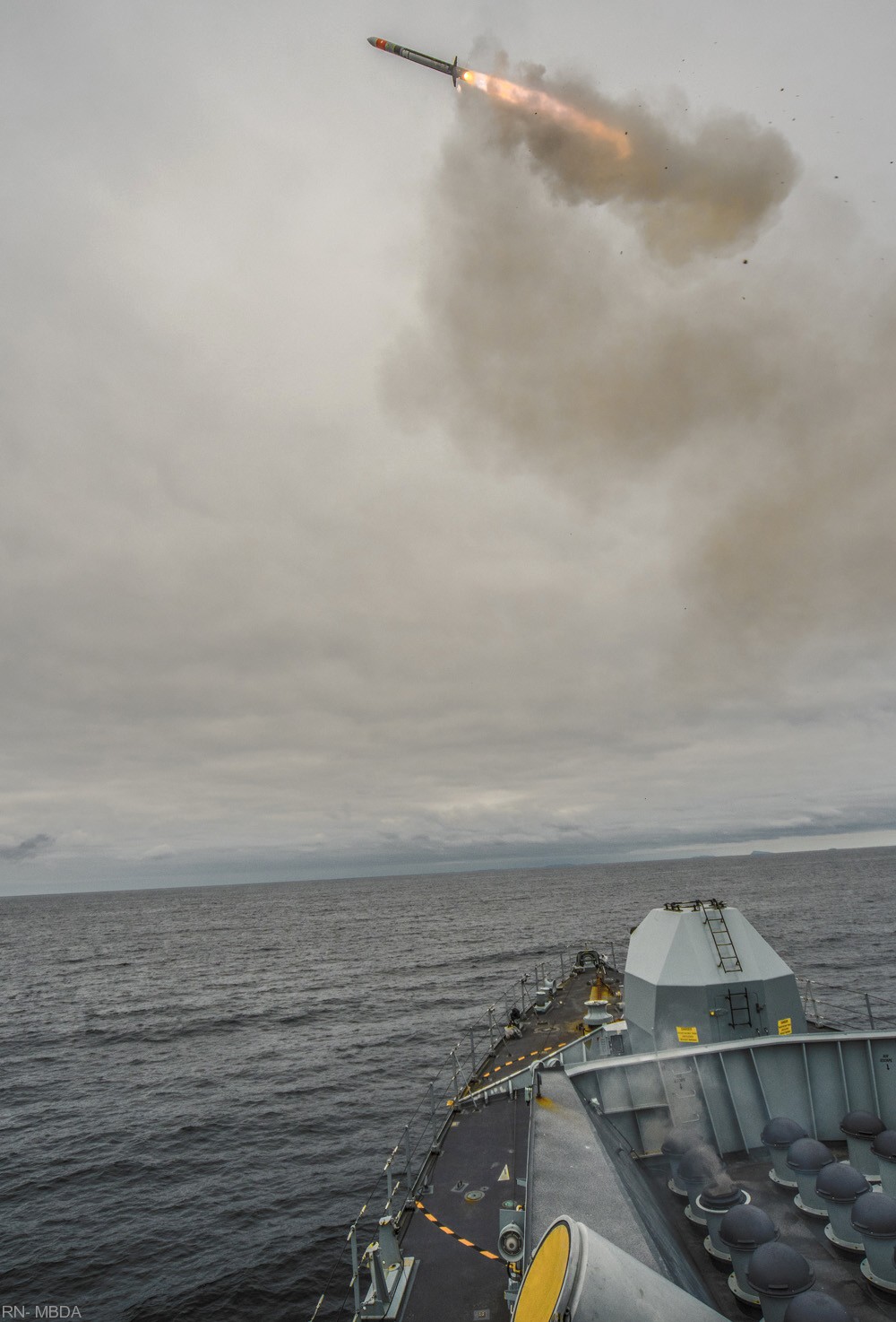 sea ceptor camm anti air defence missile system sam navy mbda 09