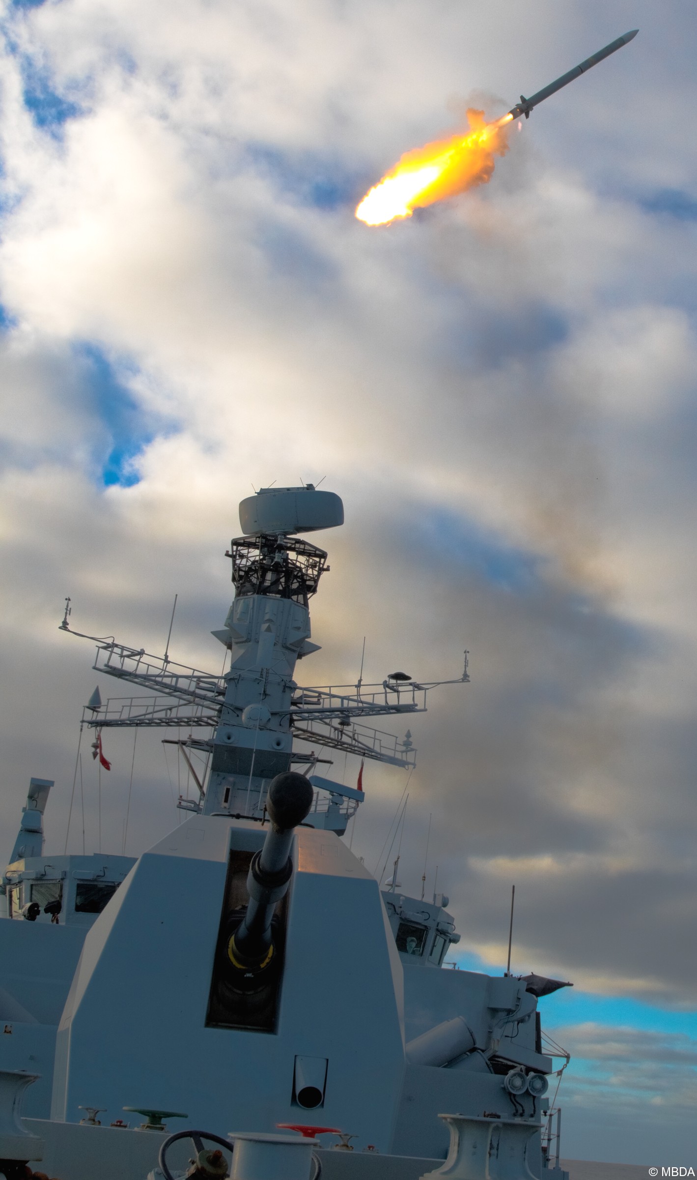 sea ceptor camm anti air defence missile system sam royal navy mbda 16